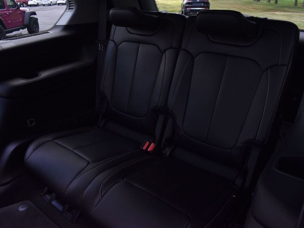 Used 2023 Jeep Grand Cherokee L Limited w/ Trailer Tow Group (B) image 24