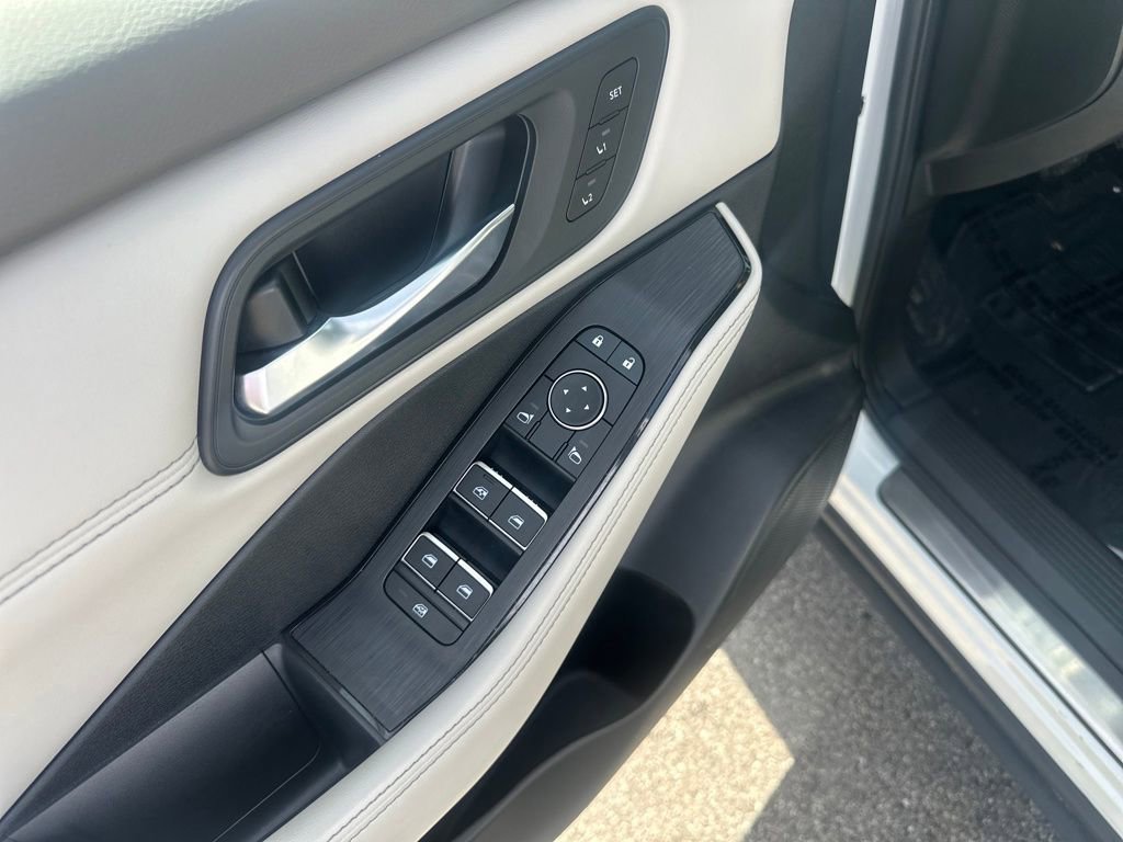 Certified 2024 Nissan Rogue SL w/ SL Premium Package FWD image 15