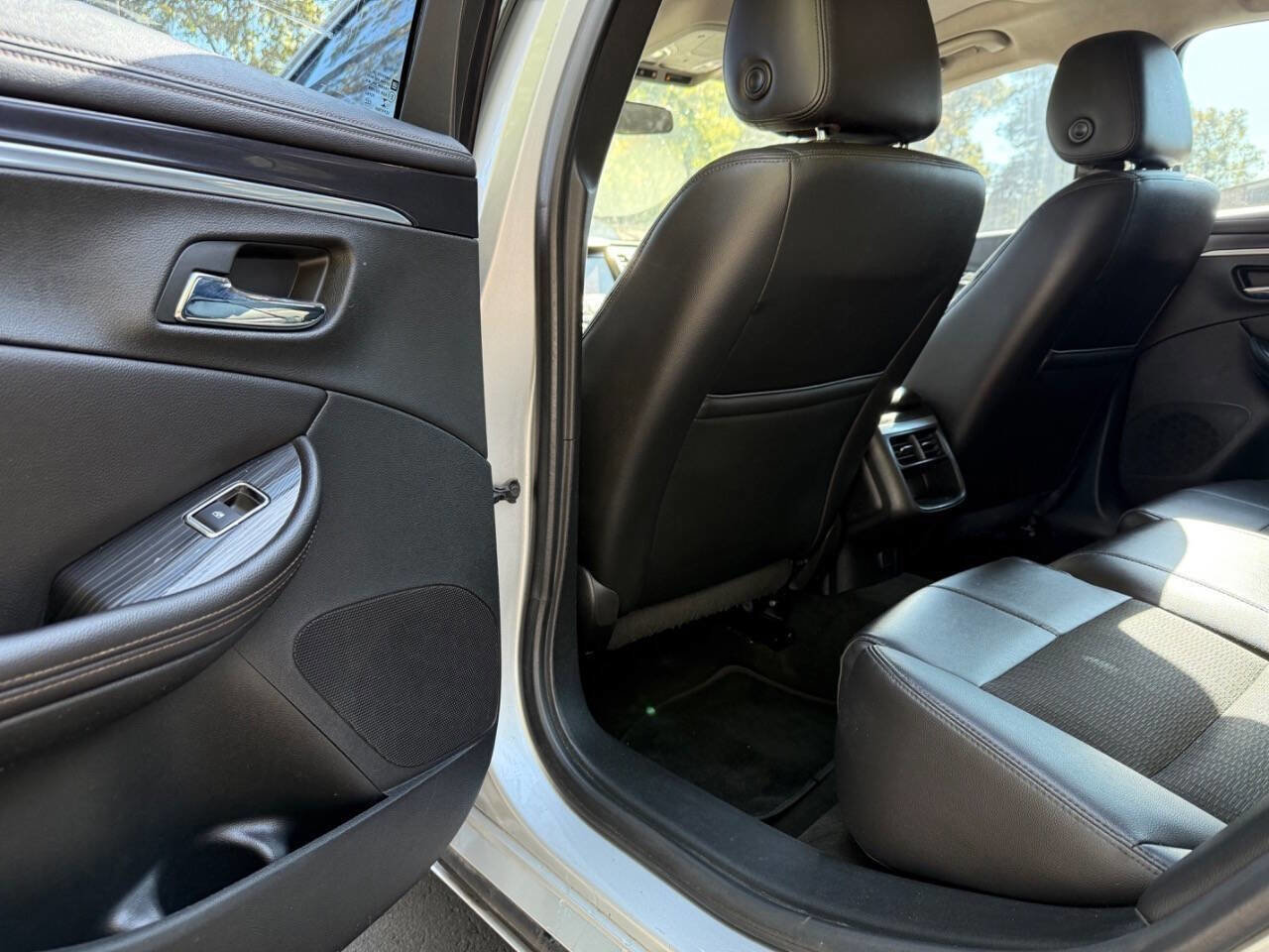 Used 2017 Chevrolet Impala LT image 14