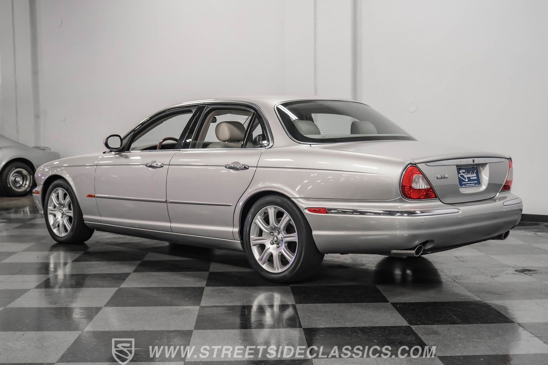 Used 2004 Jaguar XJ8 image 8