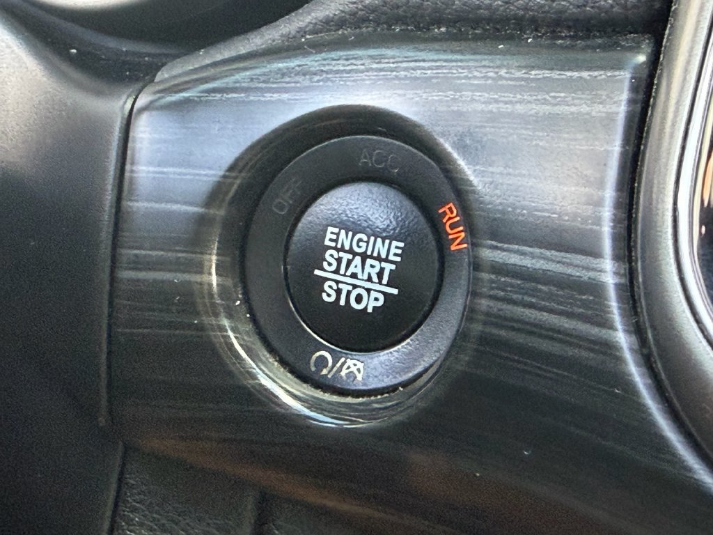 Used 2019 Jeep Grand Cherokee Laredo RWD image 26