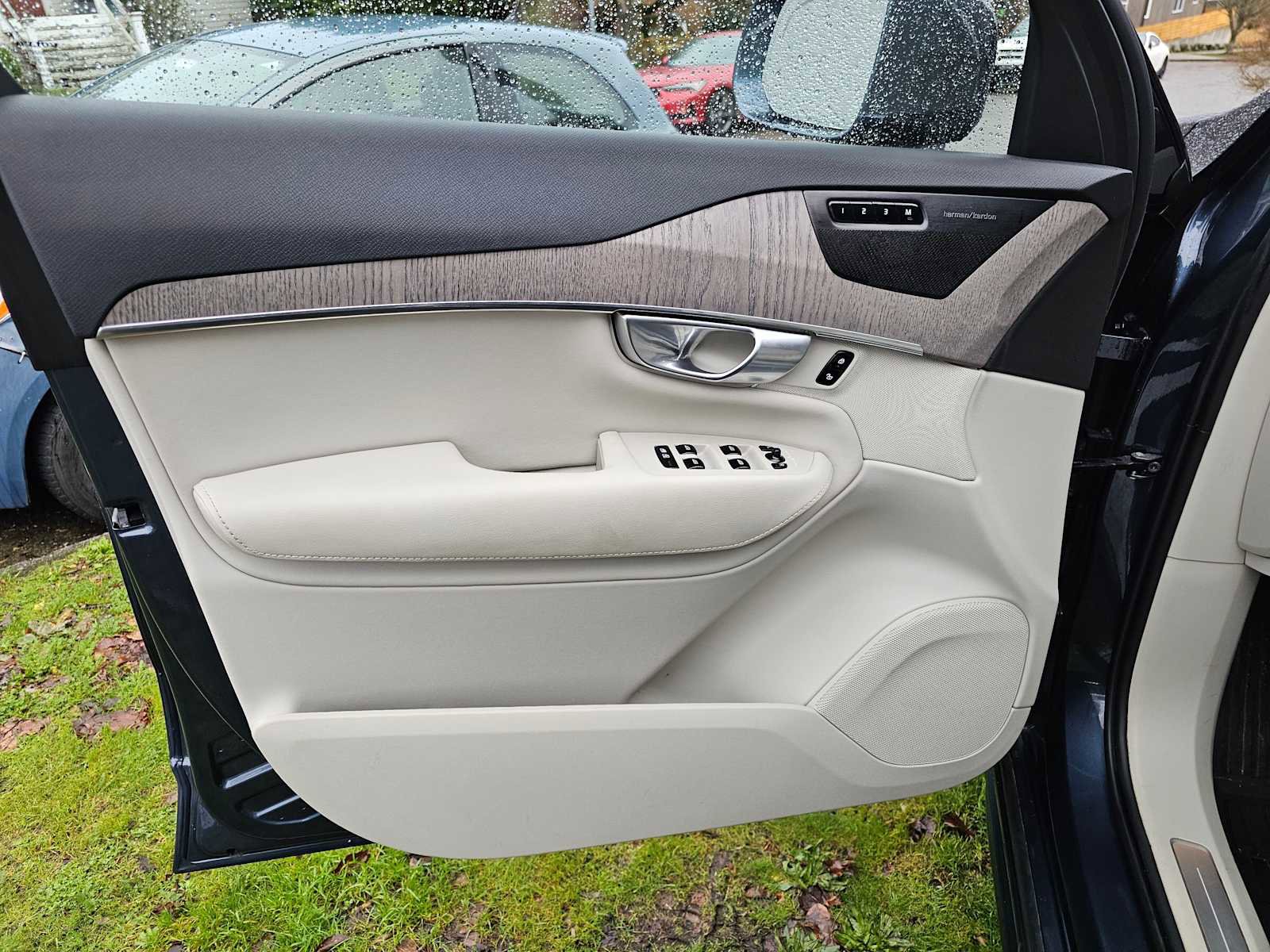 Used 2023 Volvo XC90 T8 Plus w/ Protection Package image 23