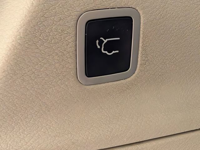 Used 2019 Chrysler Pacifica Touring-L image 28