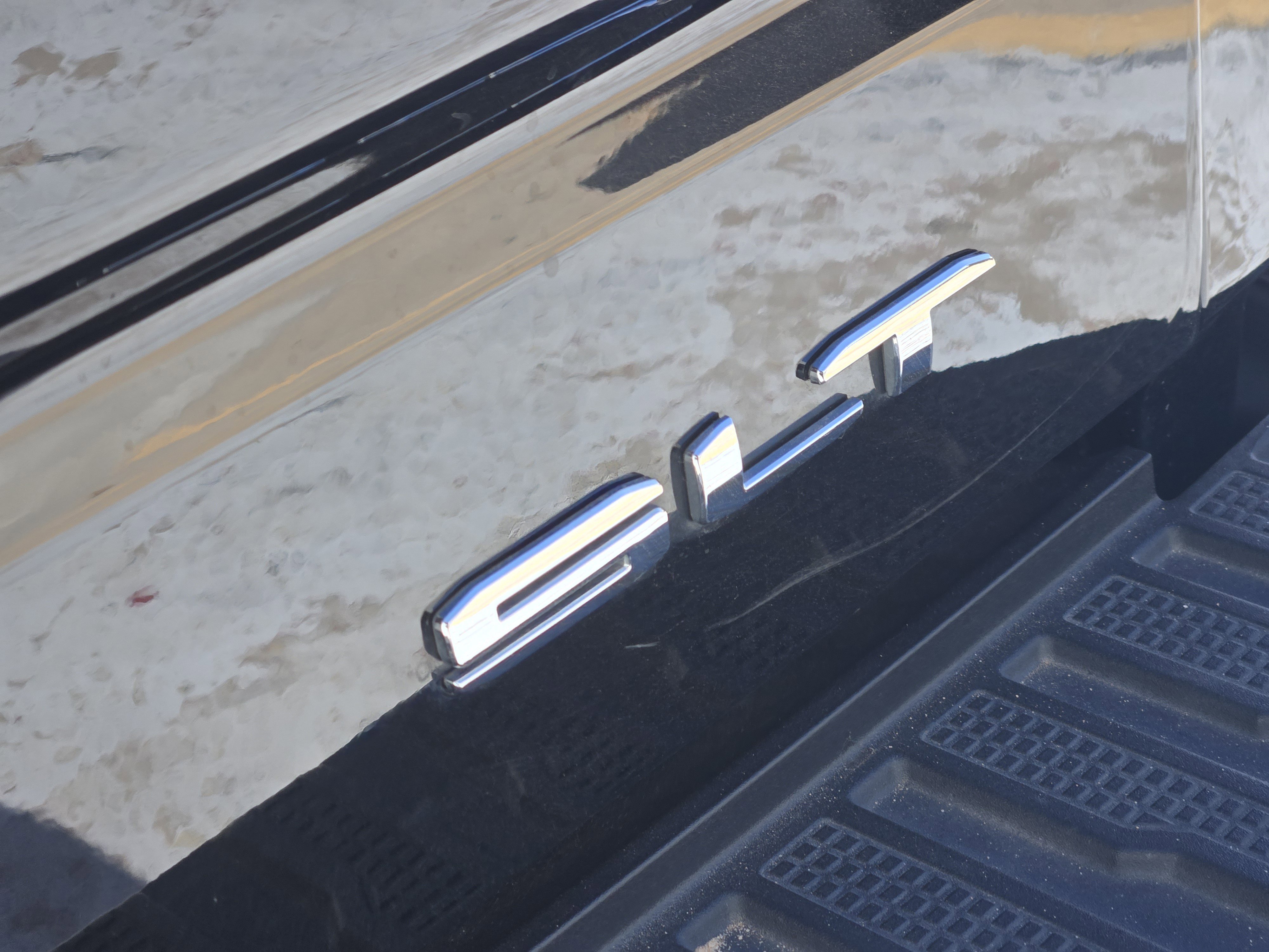 Used 2024 GMC Sierra 1500 SLT image 13