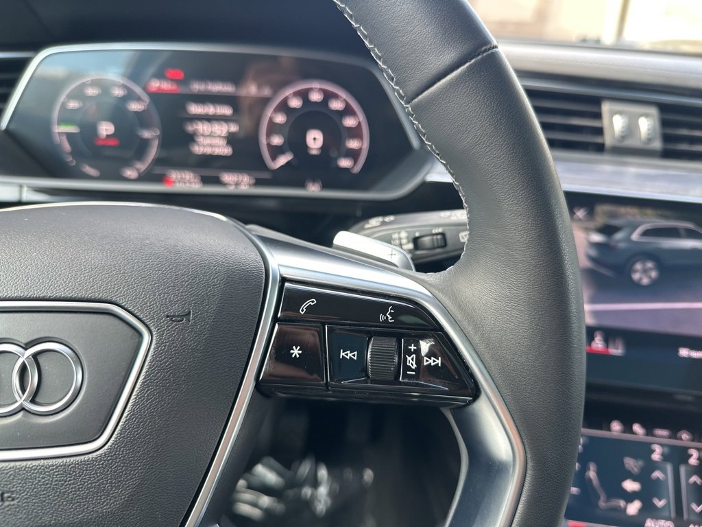 Used 2024 Audi Q8 e-tron Prestige image 34