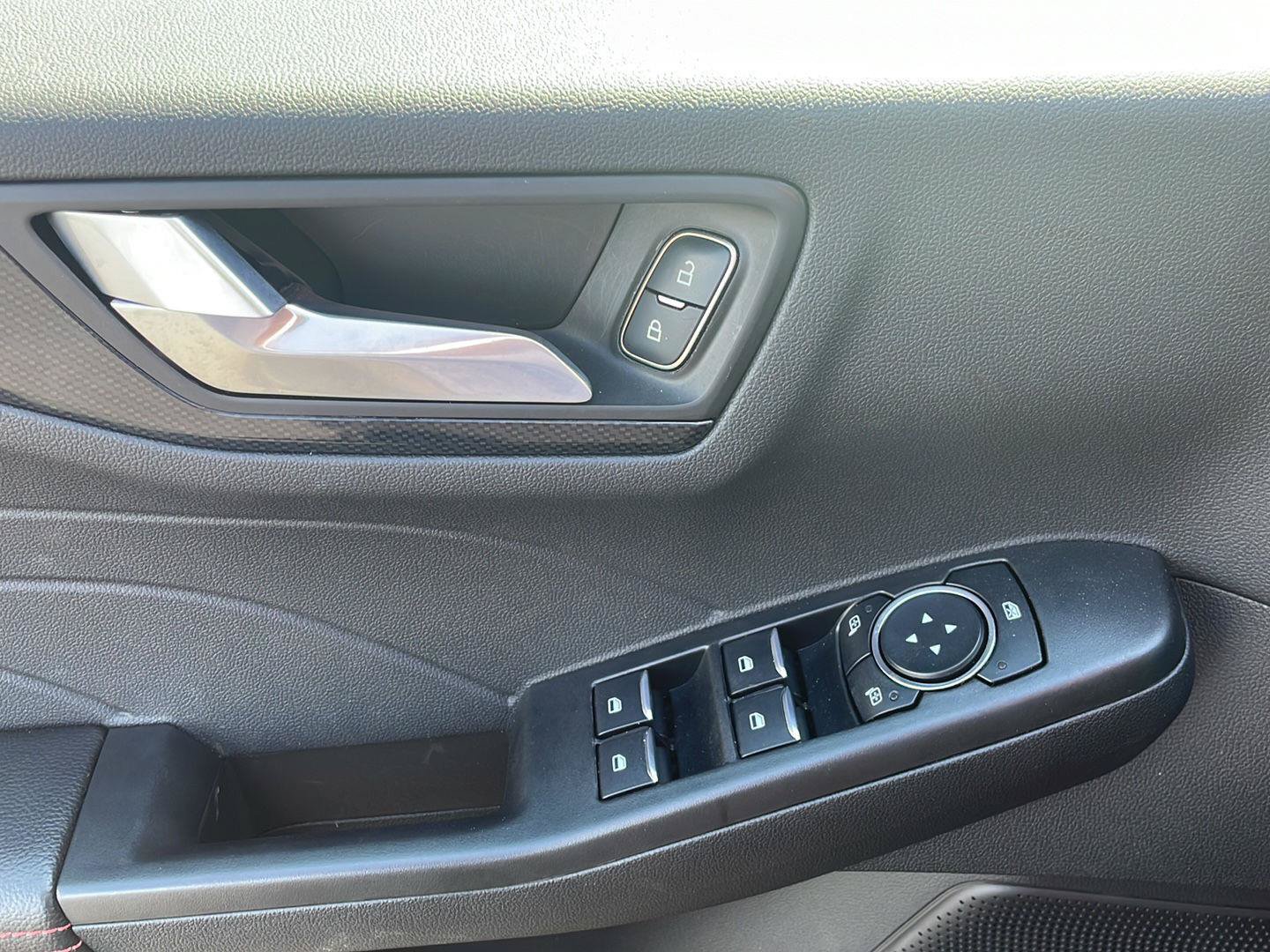 Used 2025 Ford Escape ST-Line w/ Tech Pack #1 AWD/4WD image 12