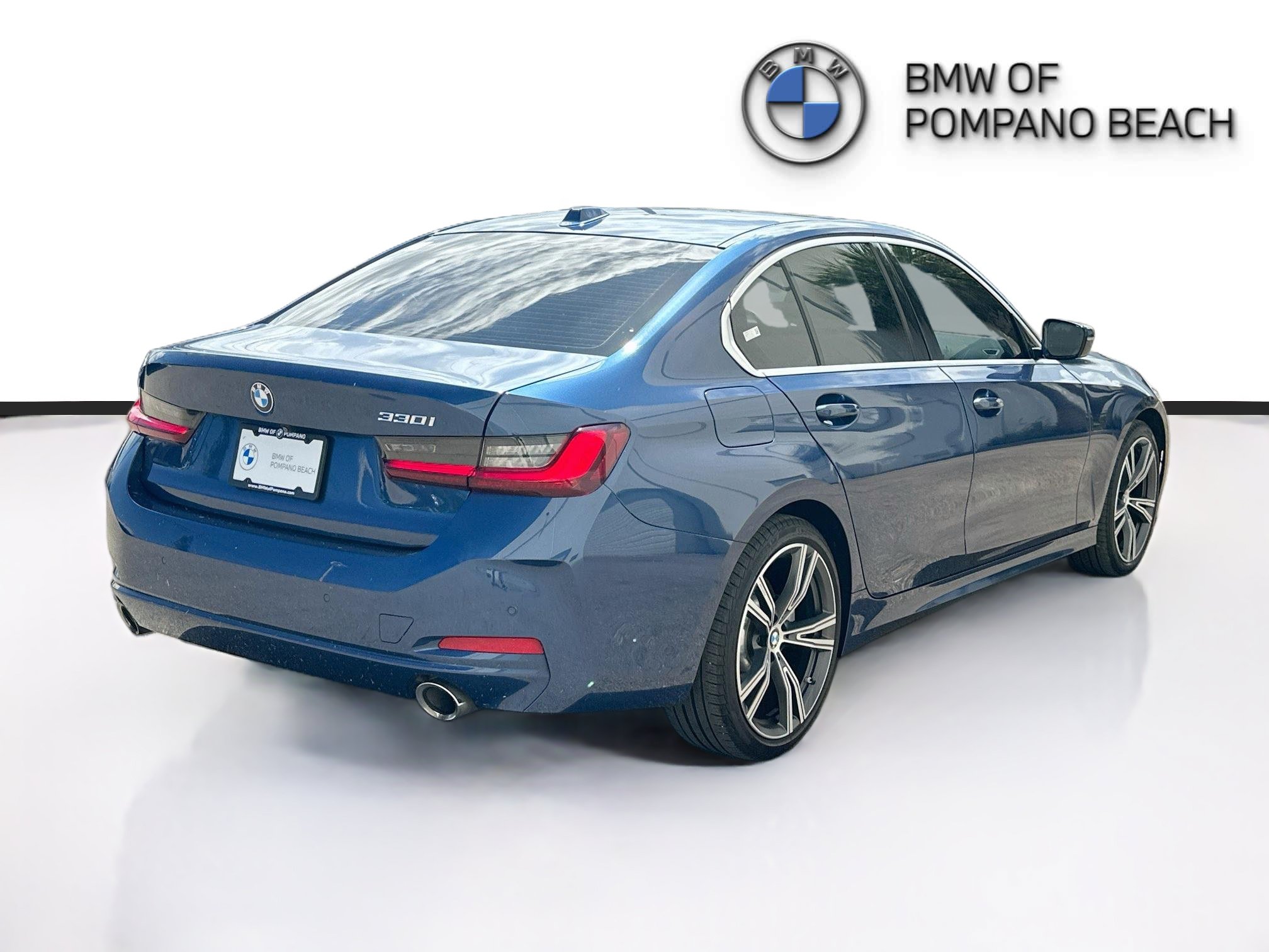 Used 2024 BMW 330i Sedan w/ Premium Package RWD image 7