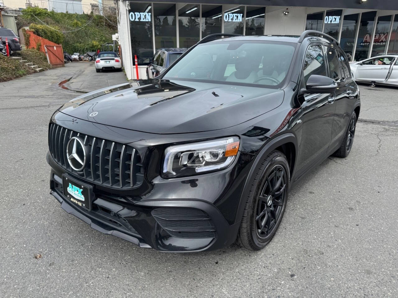 Used 2021 Mercedes-Benz GLB 35 AMG 4MATIC image 1