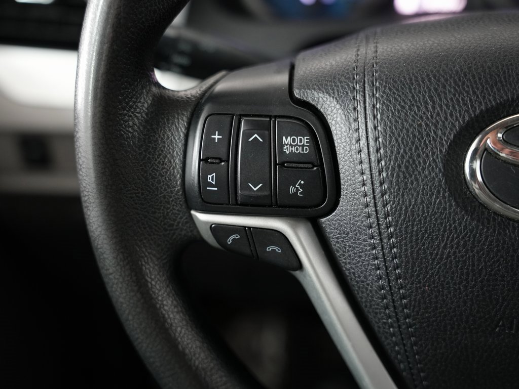 Used 2018 Toyota Sienna LE image 12