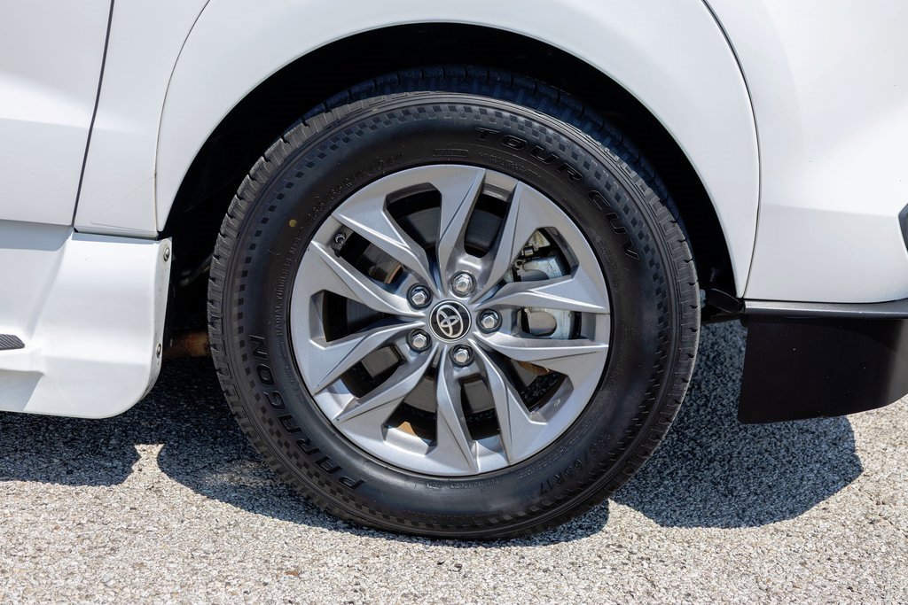 Used 2022 Toyota Sienna LE image 25