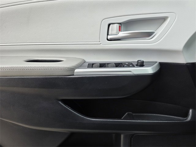 Used 2025 Toyota Sienna XLE image 17