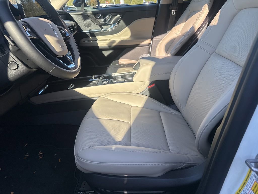 New 2026 Lincoln Corsair Premiere image 6