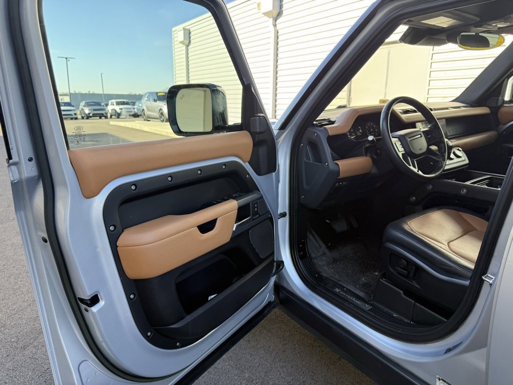 Used 2023 Land Rover Defender 110 X-Dynamic SE image 24