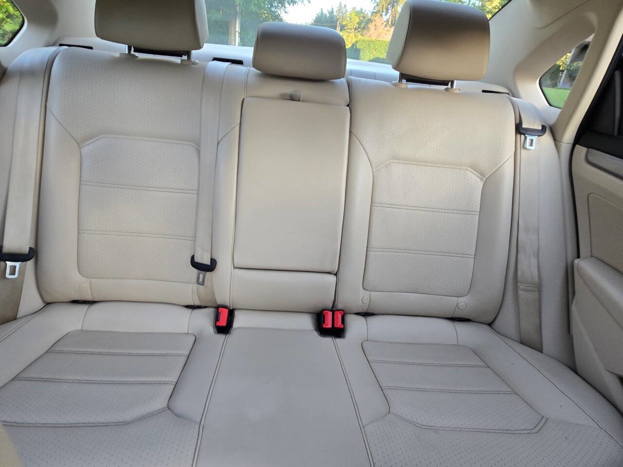 Used 2014 Volkswagen Passat TDI SE FWD image 35