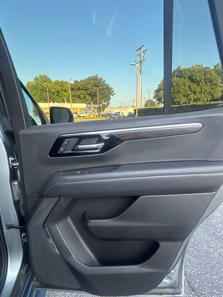 Used 2025 Chevrolet Tahoe LT AWD/4WD image 24