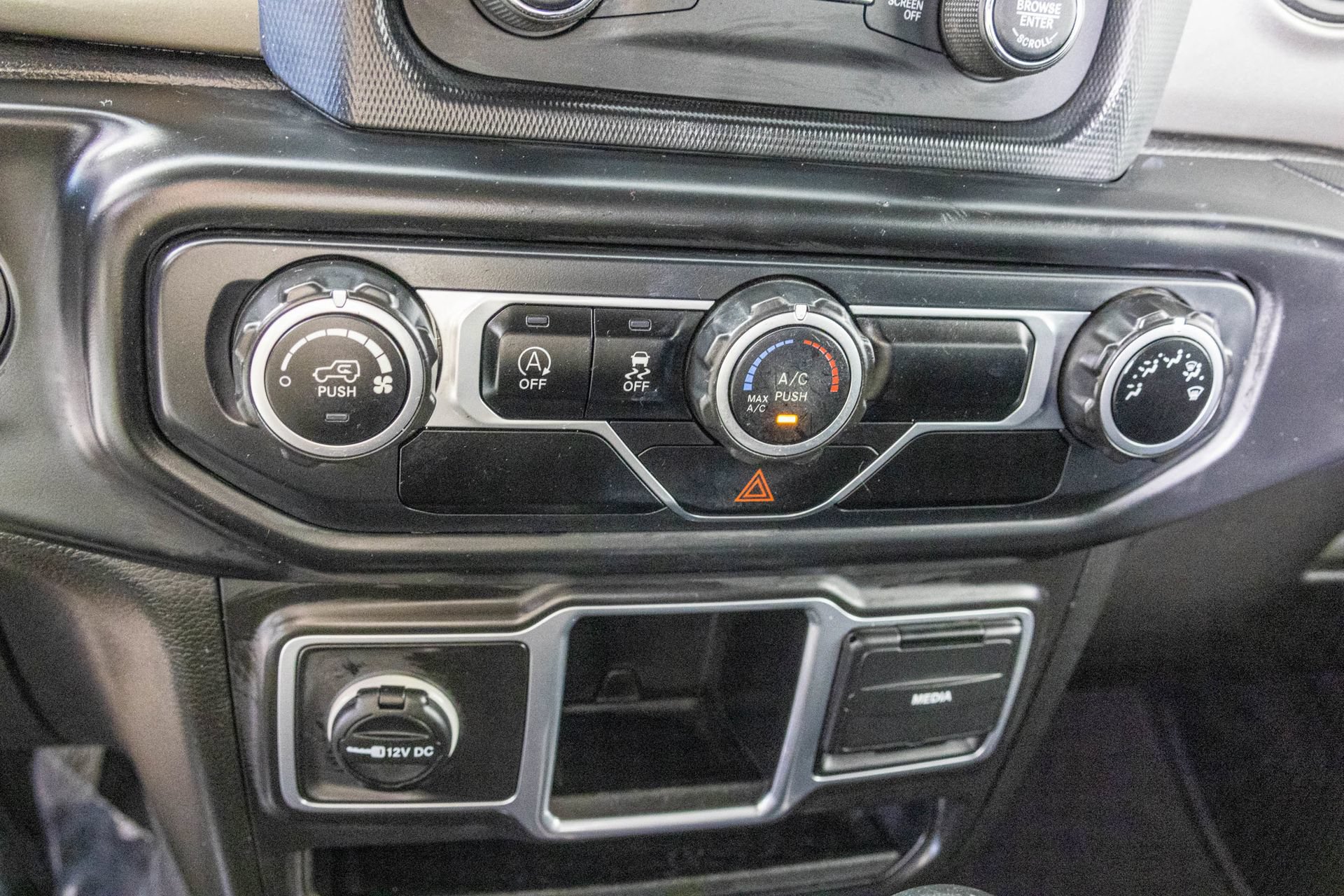 Used 2018 Jeep Wrangler Unlimited Sport AWD/4WD image 26