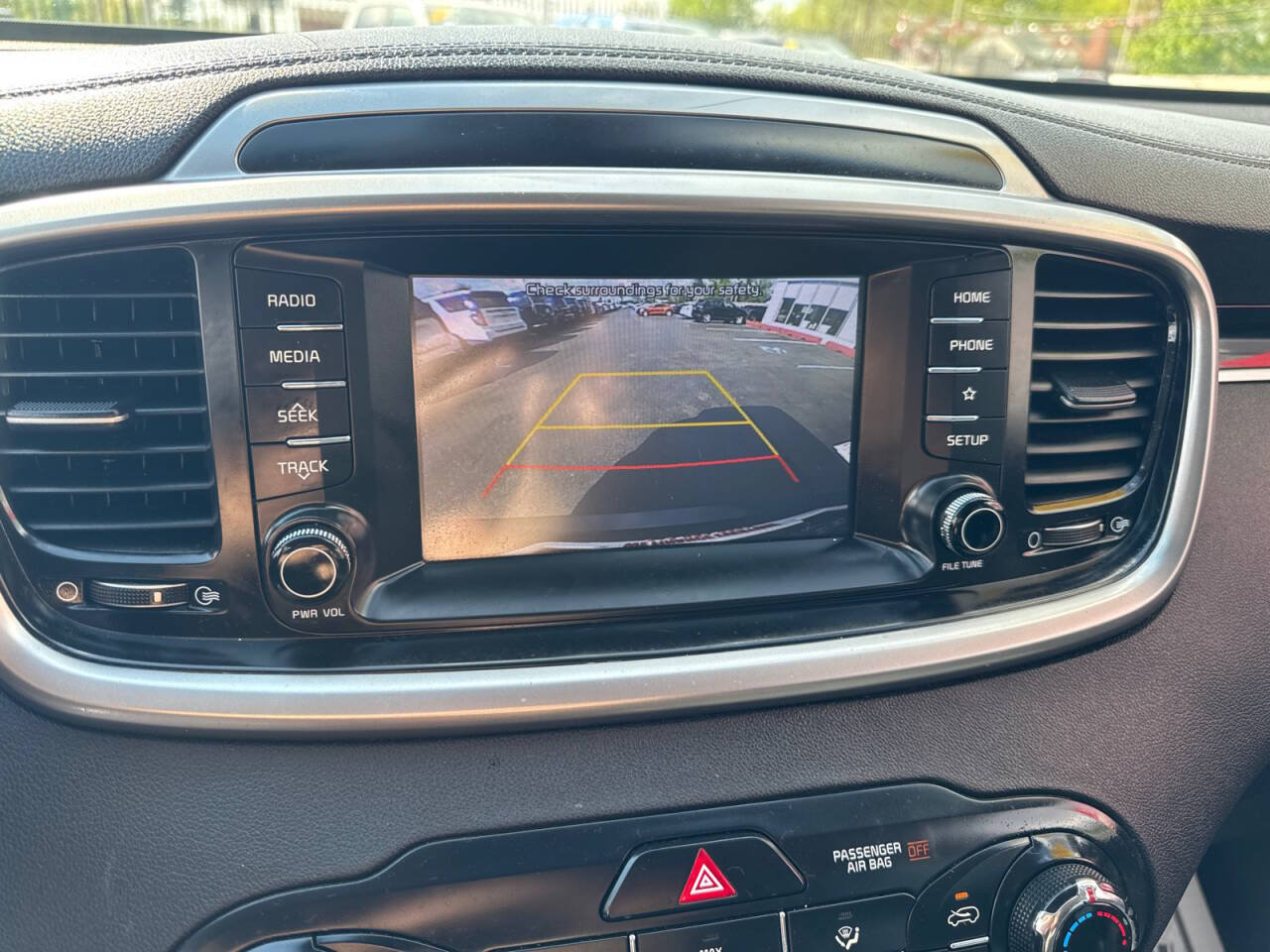 Used 2019 Kia Sorento FWD image 18