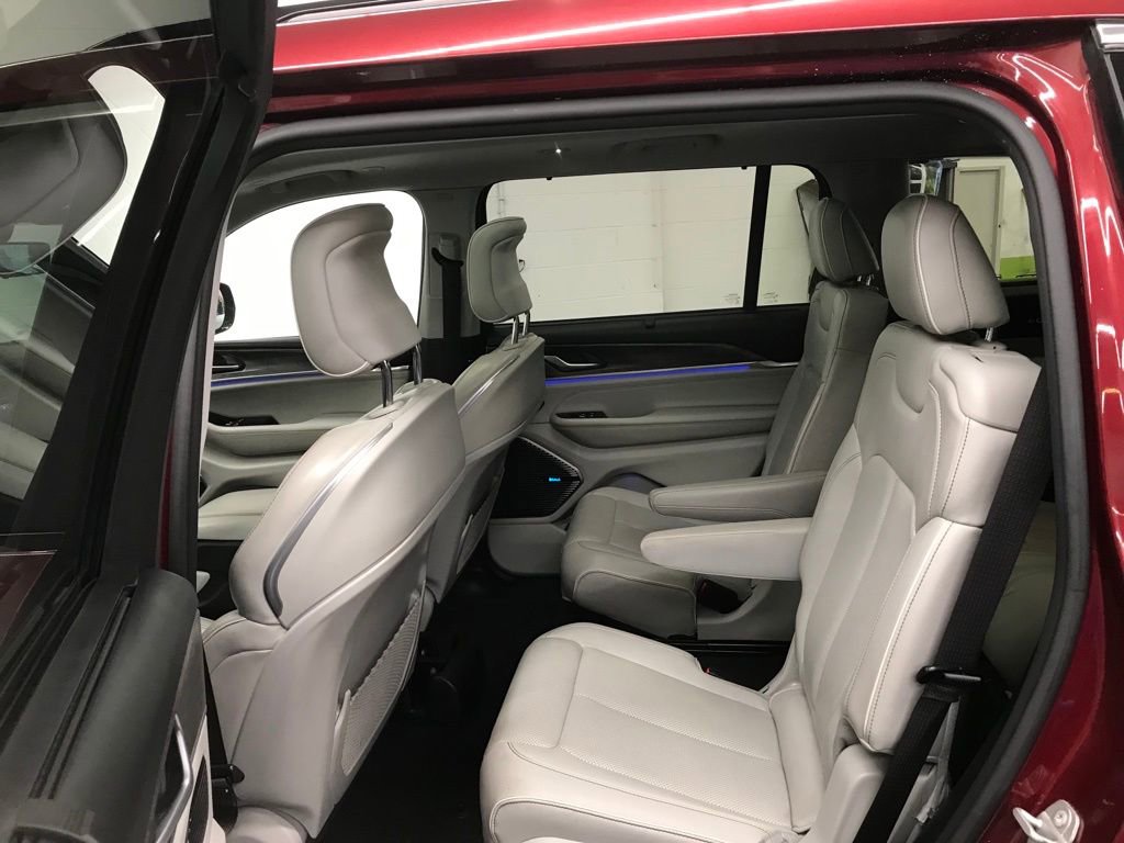 Used 2021 Jeep Grand Cherokee L Overland w/ Luxury Tech Group IV image 29