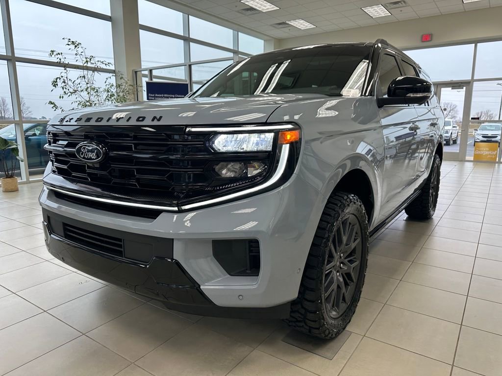 New 2025 Ford Expedition Platinum w/ Stealth Performance Package image 4