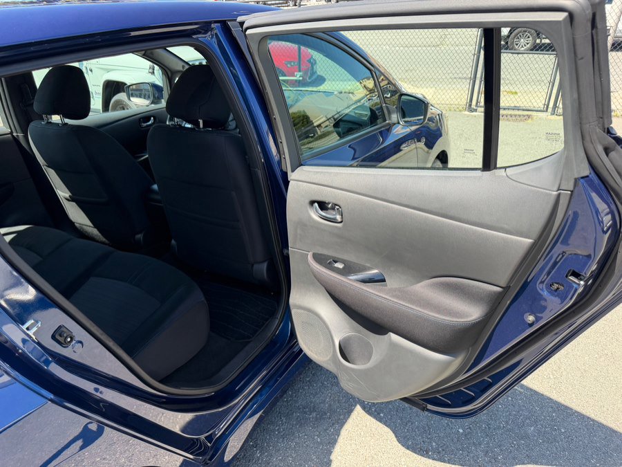 Used 2018 Nissan Leaf SV w/ Protection Package FWD image 37