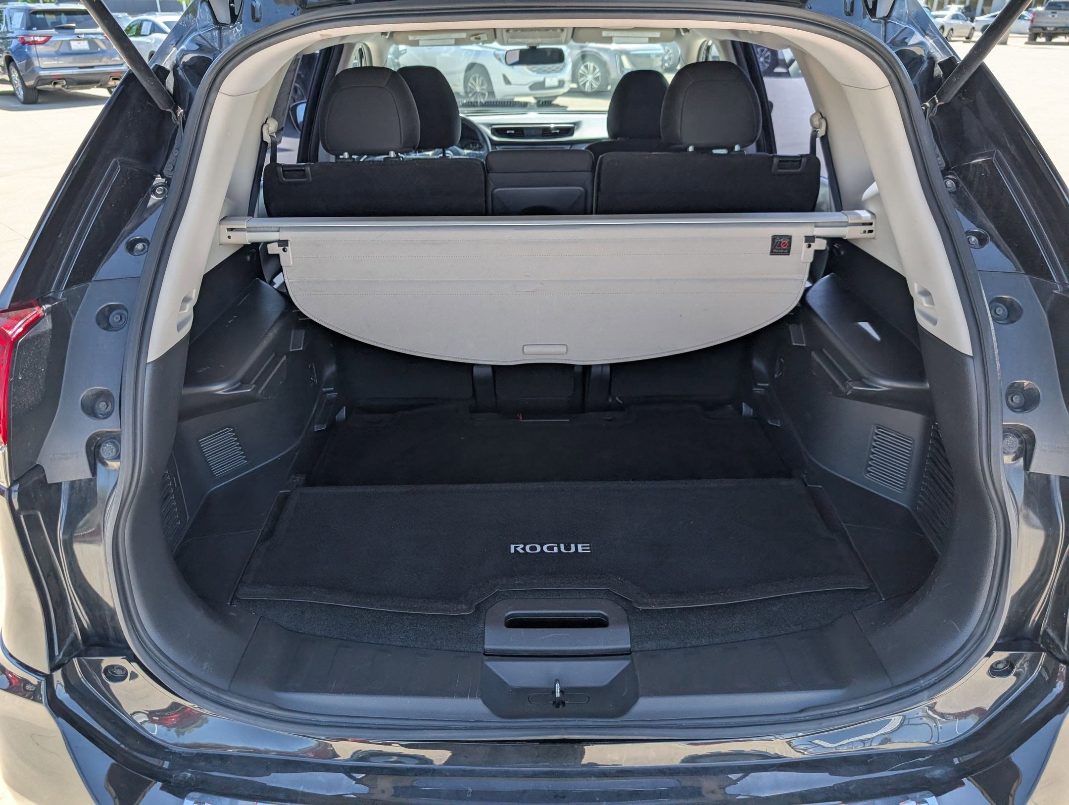 Used 2017 Nissan Rogue S FWD image 29