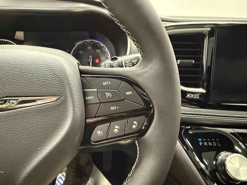 New 2026 Chrysler Pacifica Limited image 32