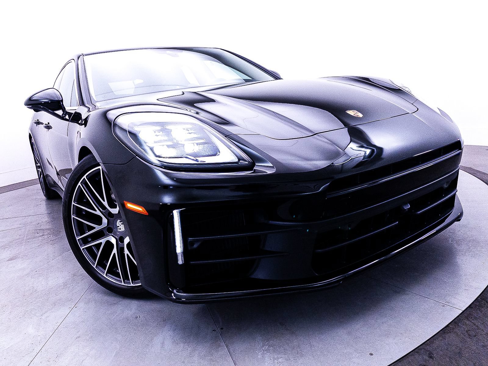 Used 2024 Porsche Panamera 4 w/ Premium Package AWD/4WD image 2