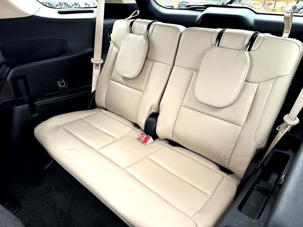 Used 2022 Ford Explorer XLT w/ Equipment Group 202A image 27