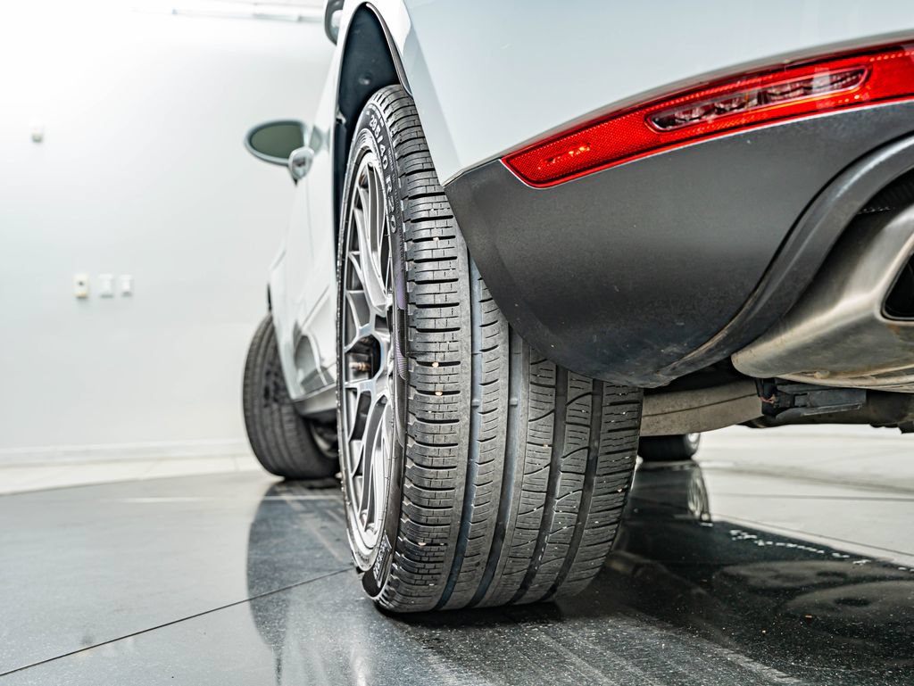 Used 2018 Porsche Macan AWD/4WD image 51