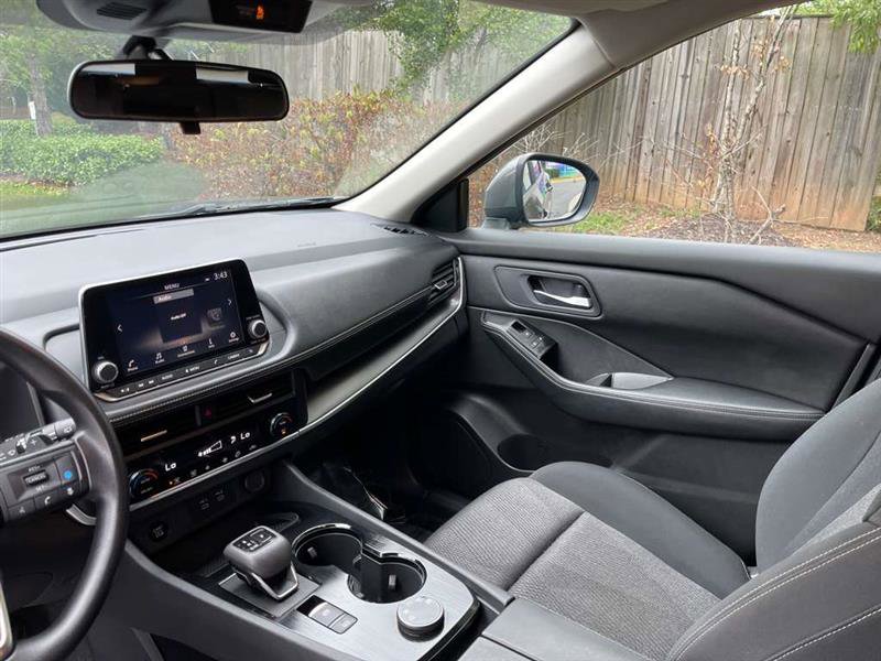 Used 2024 Nissan Rogue SV image 69