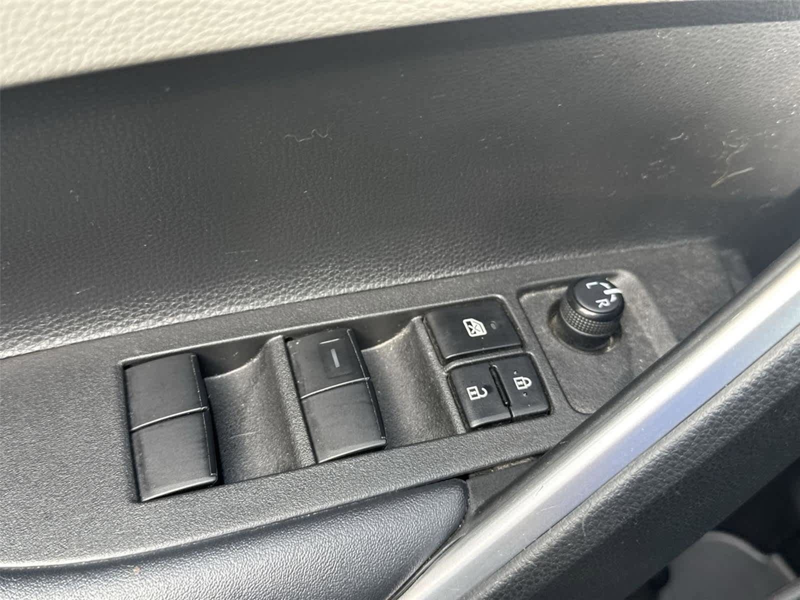 Used 2022 Toyota Corolla Cross LE image 21