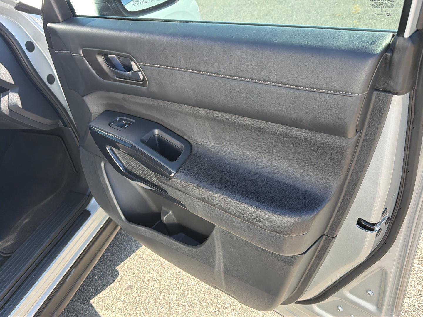 Used 2024 Nissan Pathfinder S FWD image 15