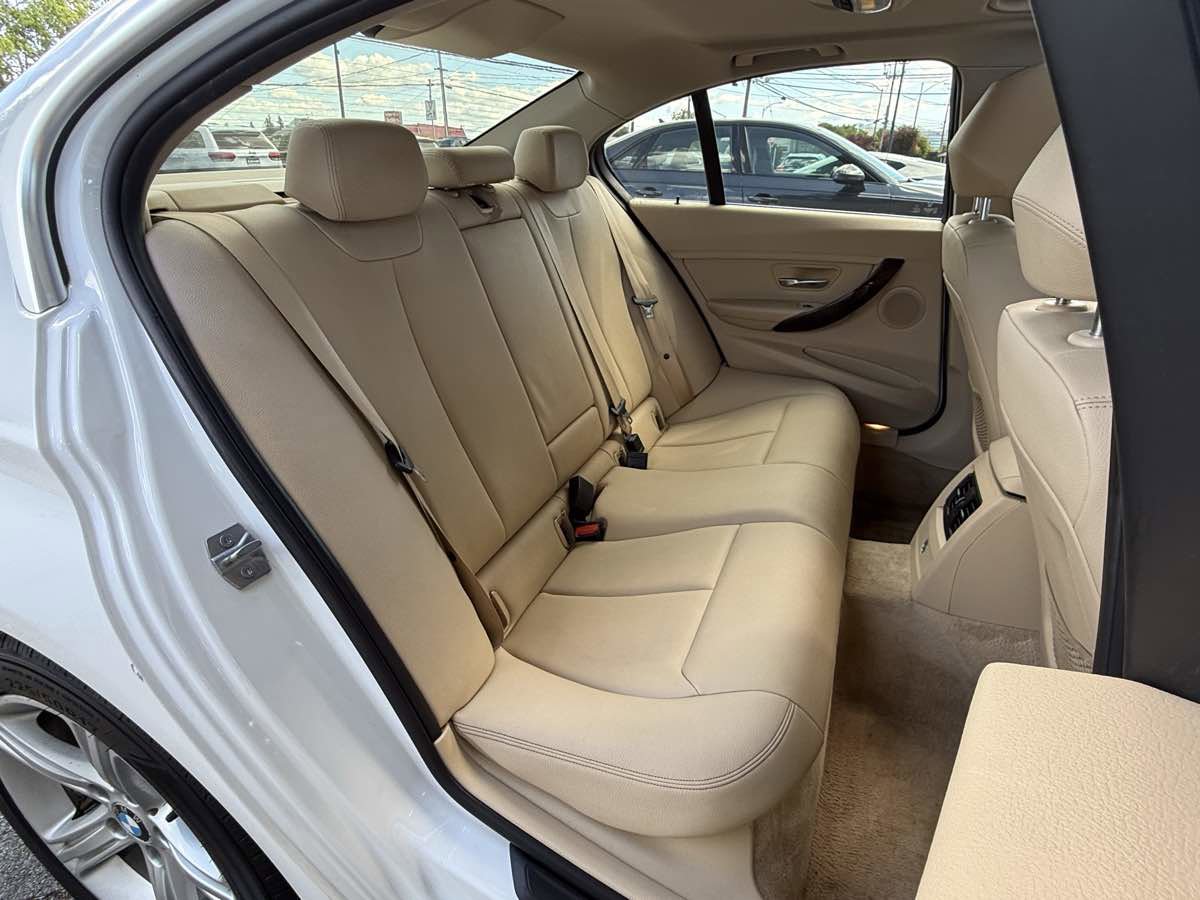 Used 2015 BMW 328i xDrive Sedan AWD/4WD image 11