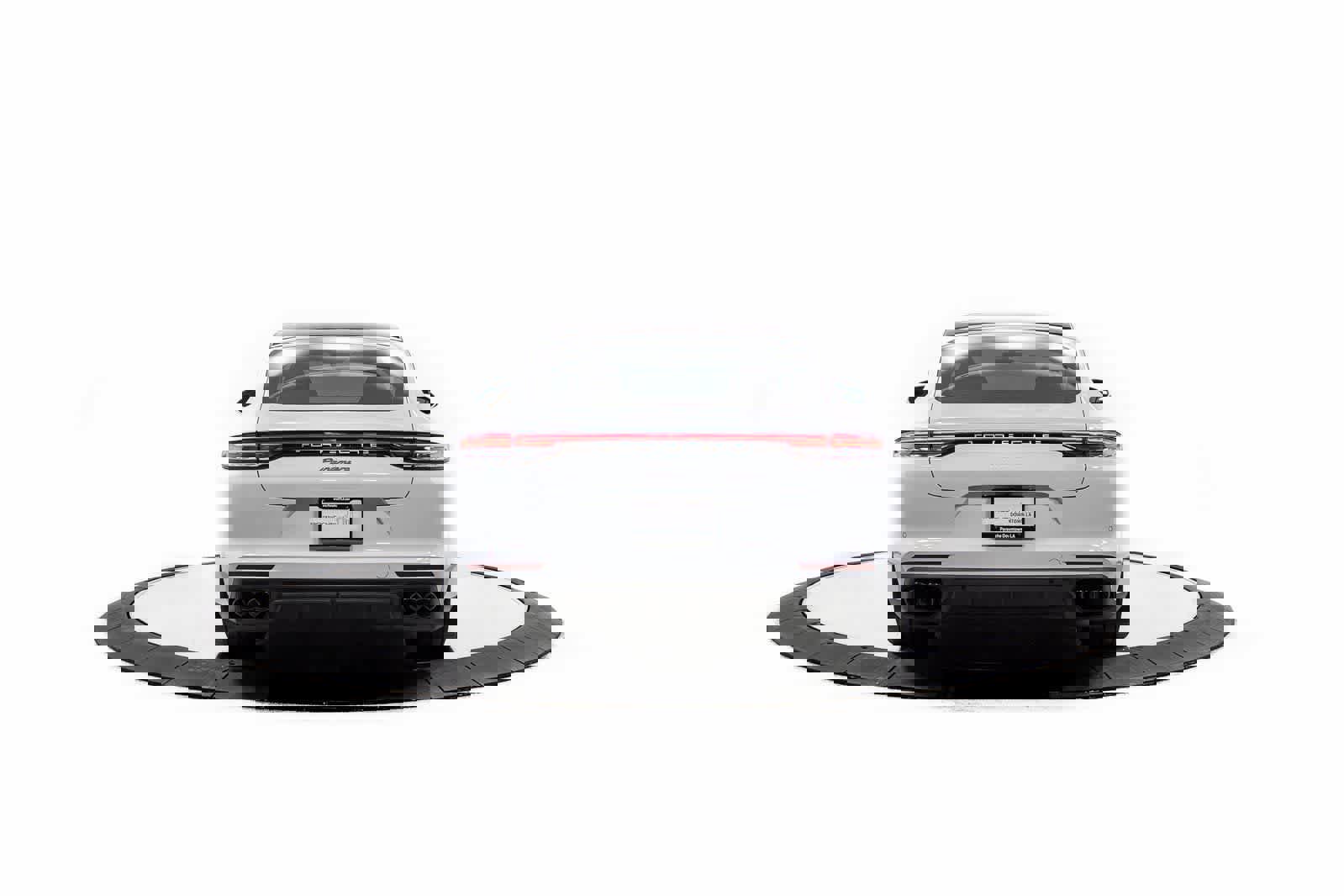 Certified 2023 Porsche Panamera Platinum Edition image 6