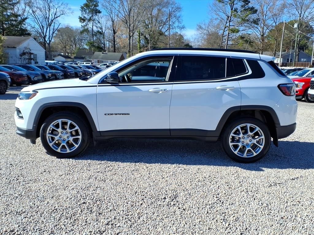 Used 2022 Jeep Compass Latitude image 4