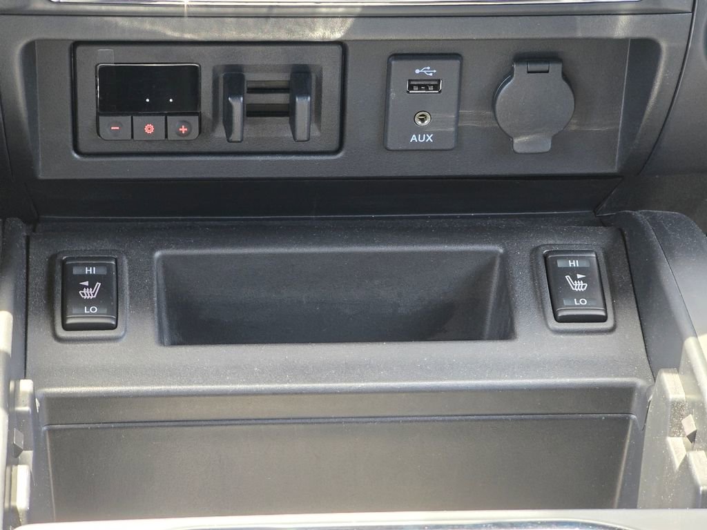 Used 2018 Nissan Titan SV w/ SV Convenience Package AWD/4WD image 19