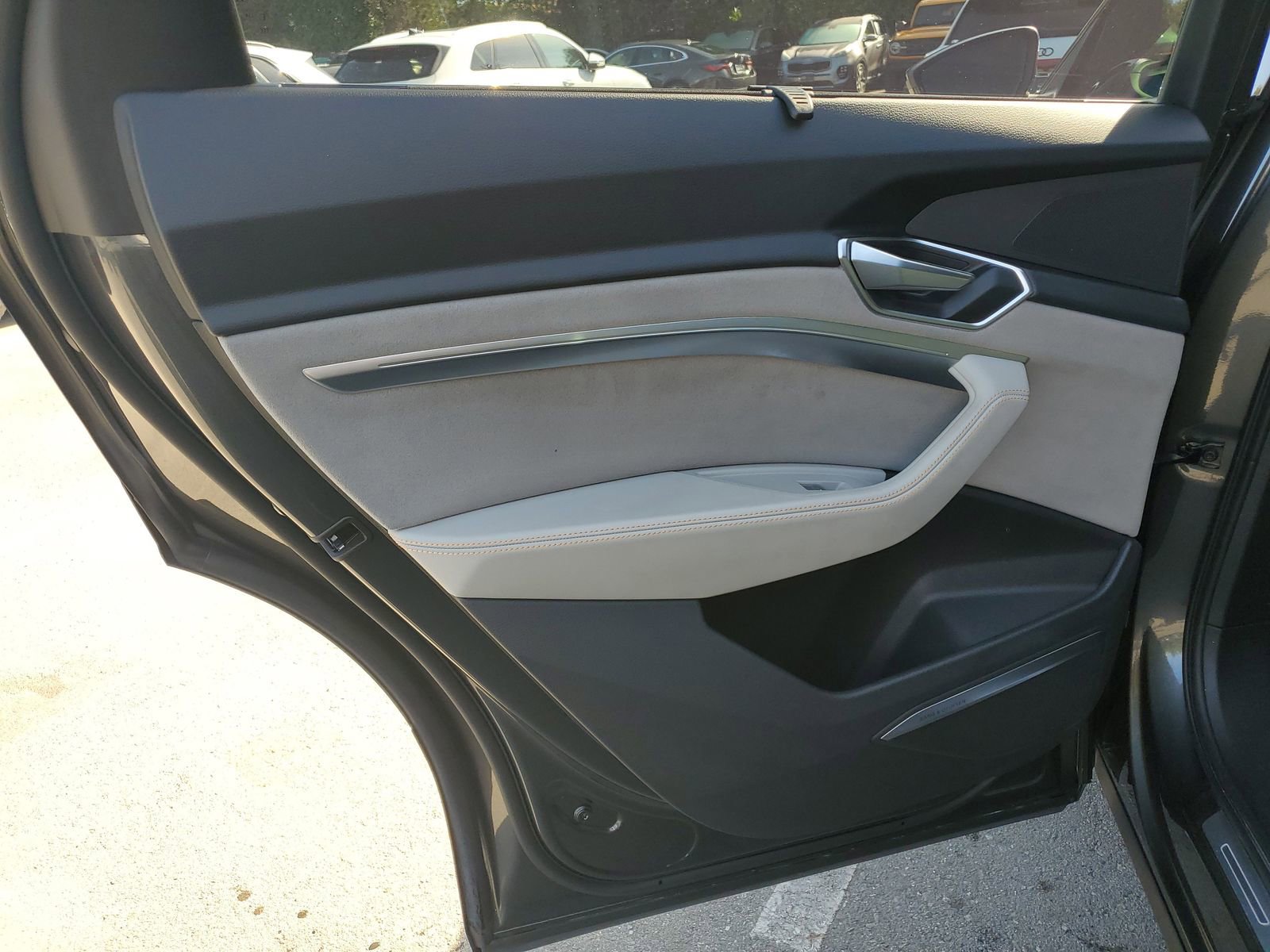 Used 2024 Audi Q8 e-tron Prestige w/ Prestige Package image 16