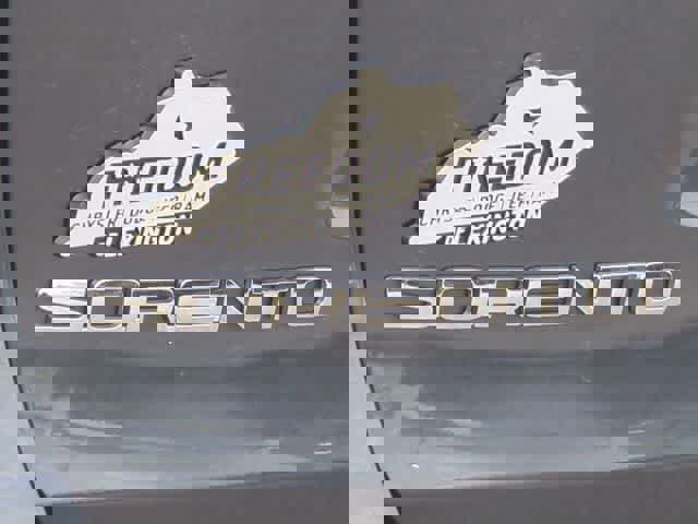 Used 2020 Kia Sorento LX image 12