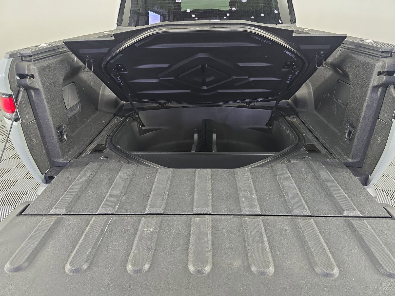 Used 2023 Rivian R1T Launch Edition image 15