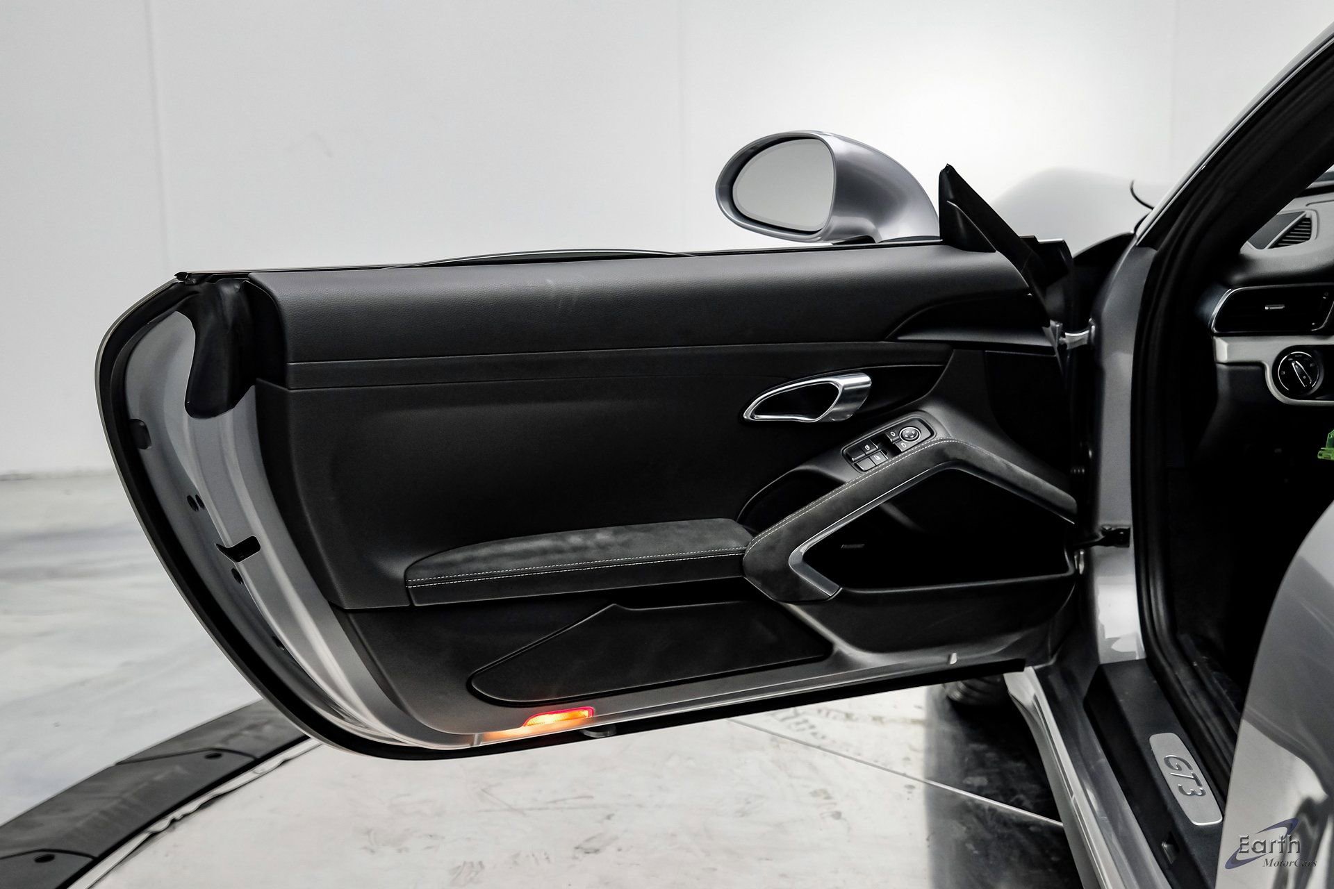 Used 2018 Porsche 911 GT3 w/ Sport Chrono Package image 70