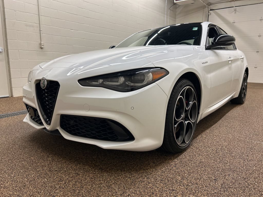 Used 2024 Alfa Romeo Giulia Veloce AWD/4WD image 5