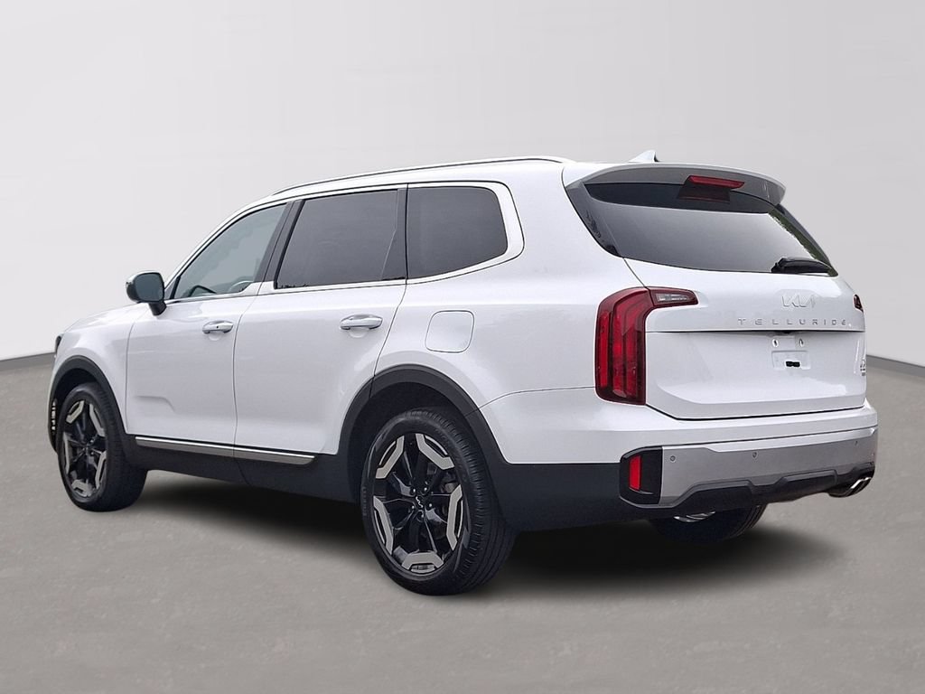 Certified 2023 Kia Telluride S w/ S Sunroof Package AWD/4WD image 4
