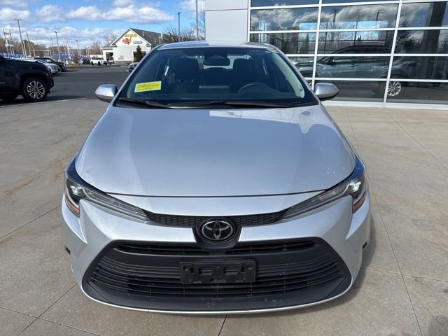 Used 2023 Toyota Corolla LE image 2