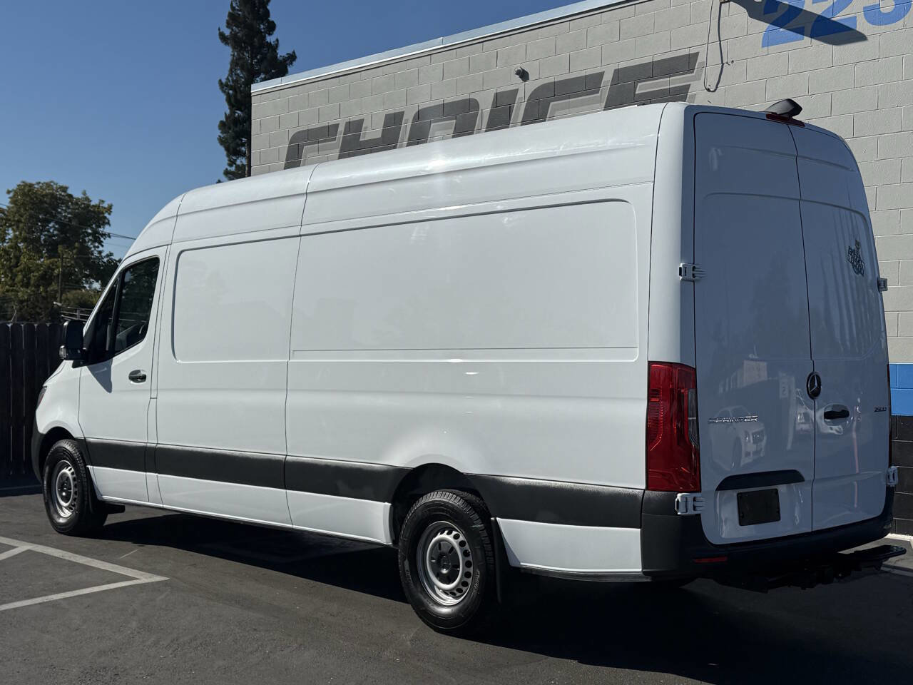 Used 2023 Mercedes-Benz Sprinter 2500 image 4