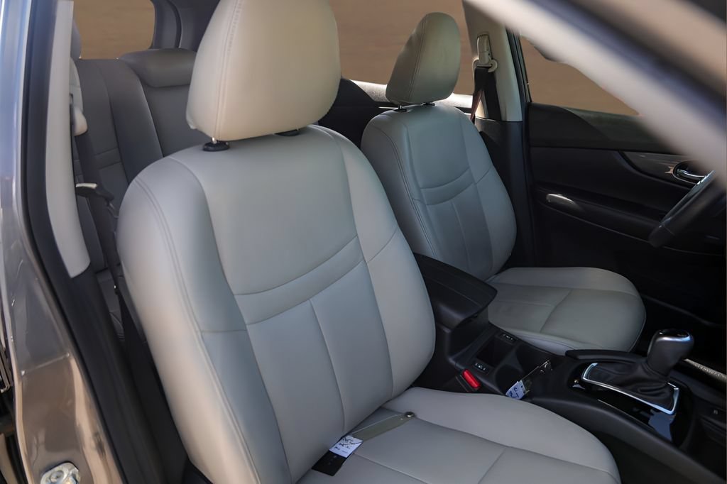 Used 2019 Nissan Rogue SV w/ Premium Package FWD image 30