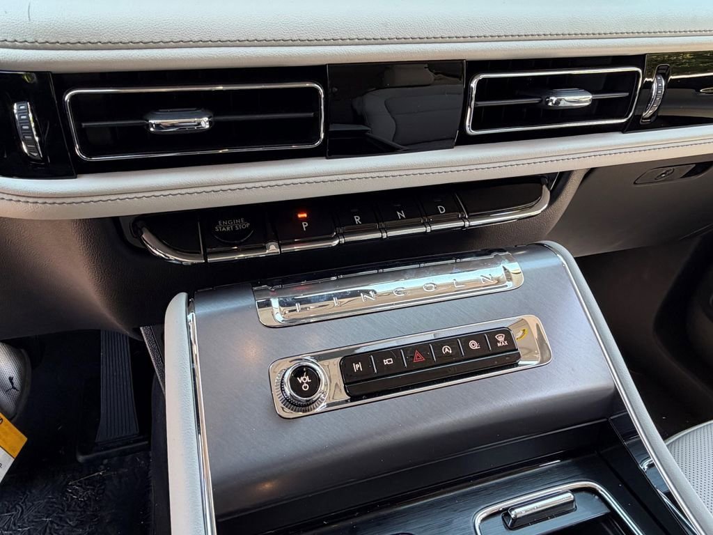 New 2026 Lincoln Aviator AWD image 17