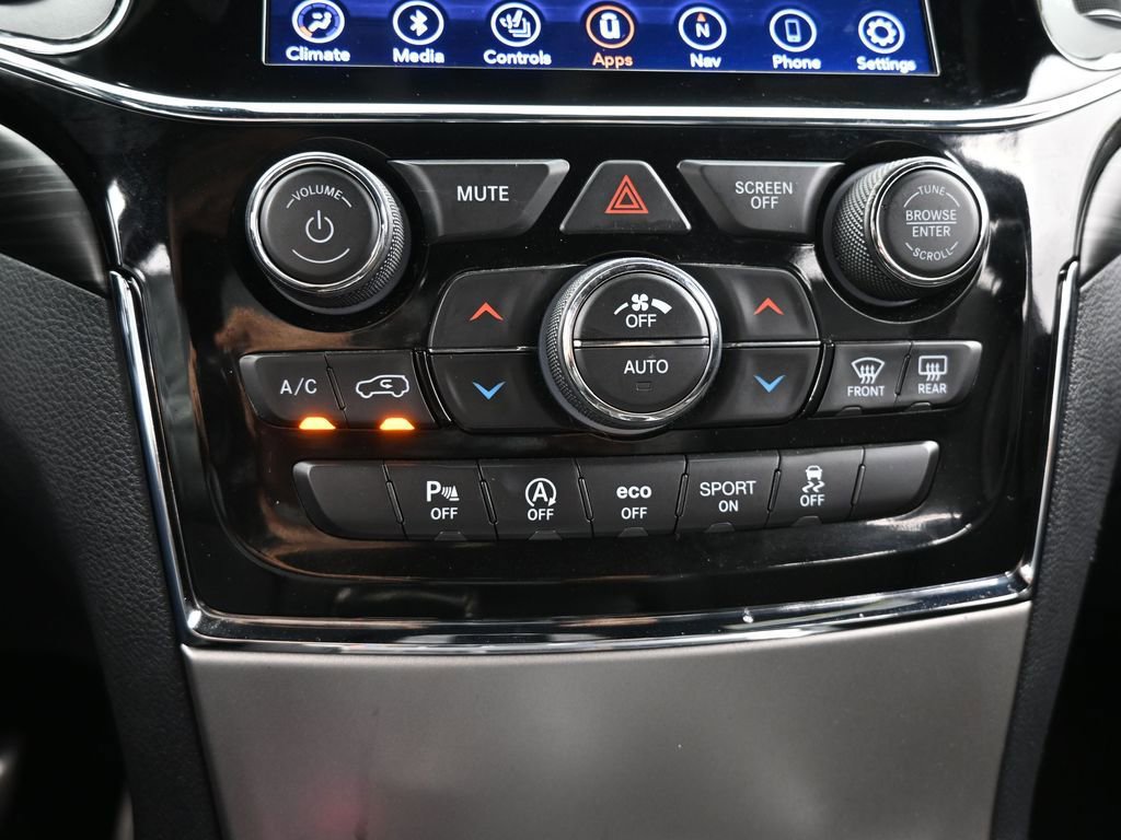 Used 2020 Jeep Grand Cherokee Altitude image 24