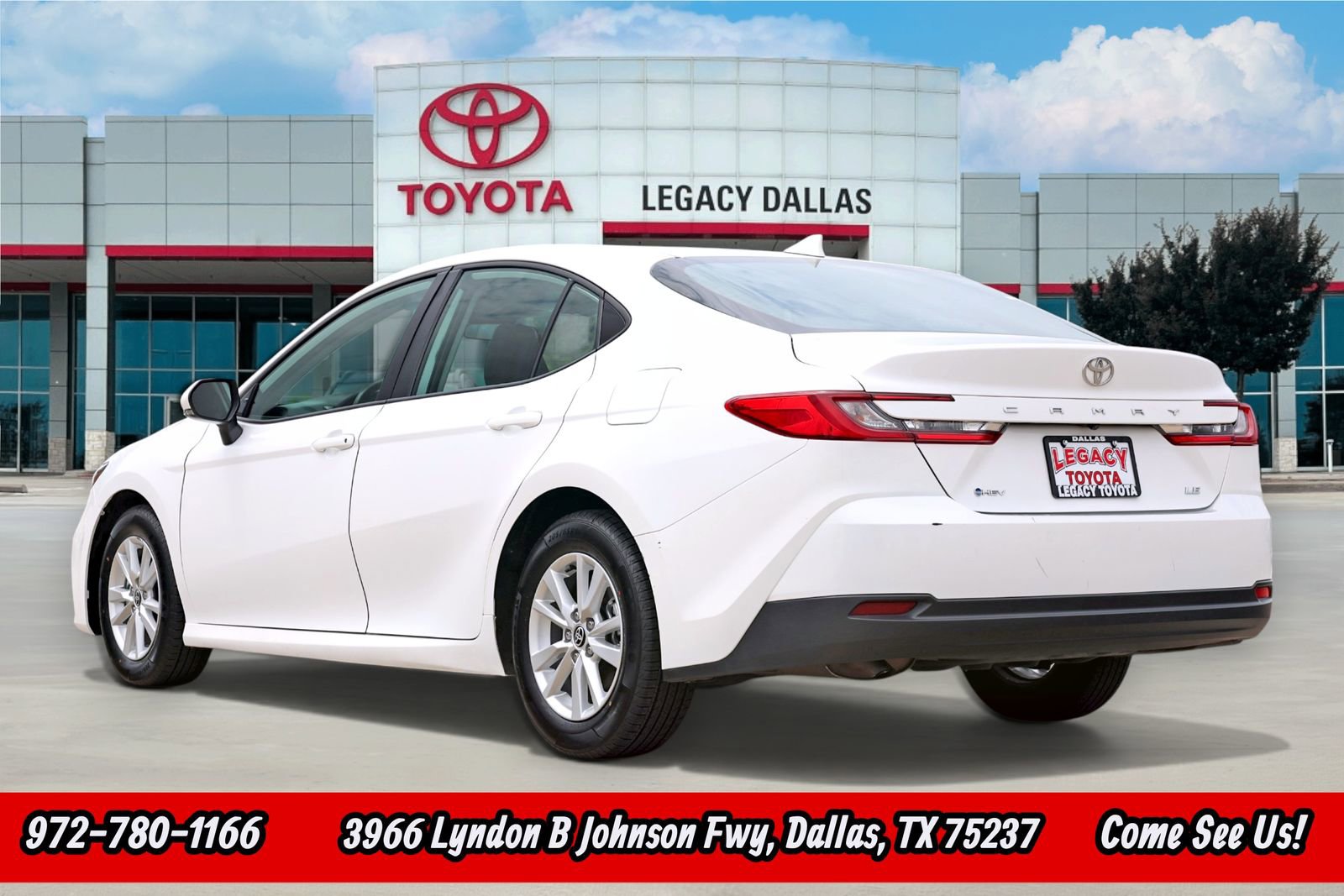 Used 2025 Toyota Camry LE FWD image 8