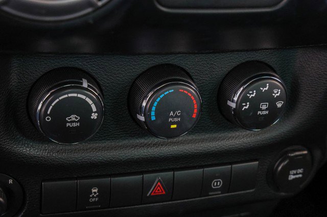 Used 2012 Jeep Wrangler Rubicon w/ PWR Convenience Group AWD/4WD image 18