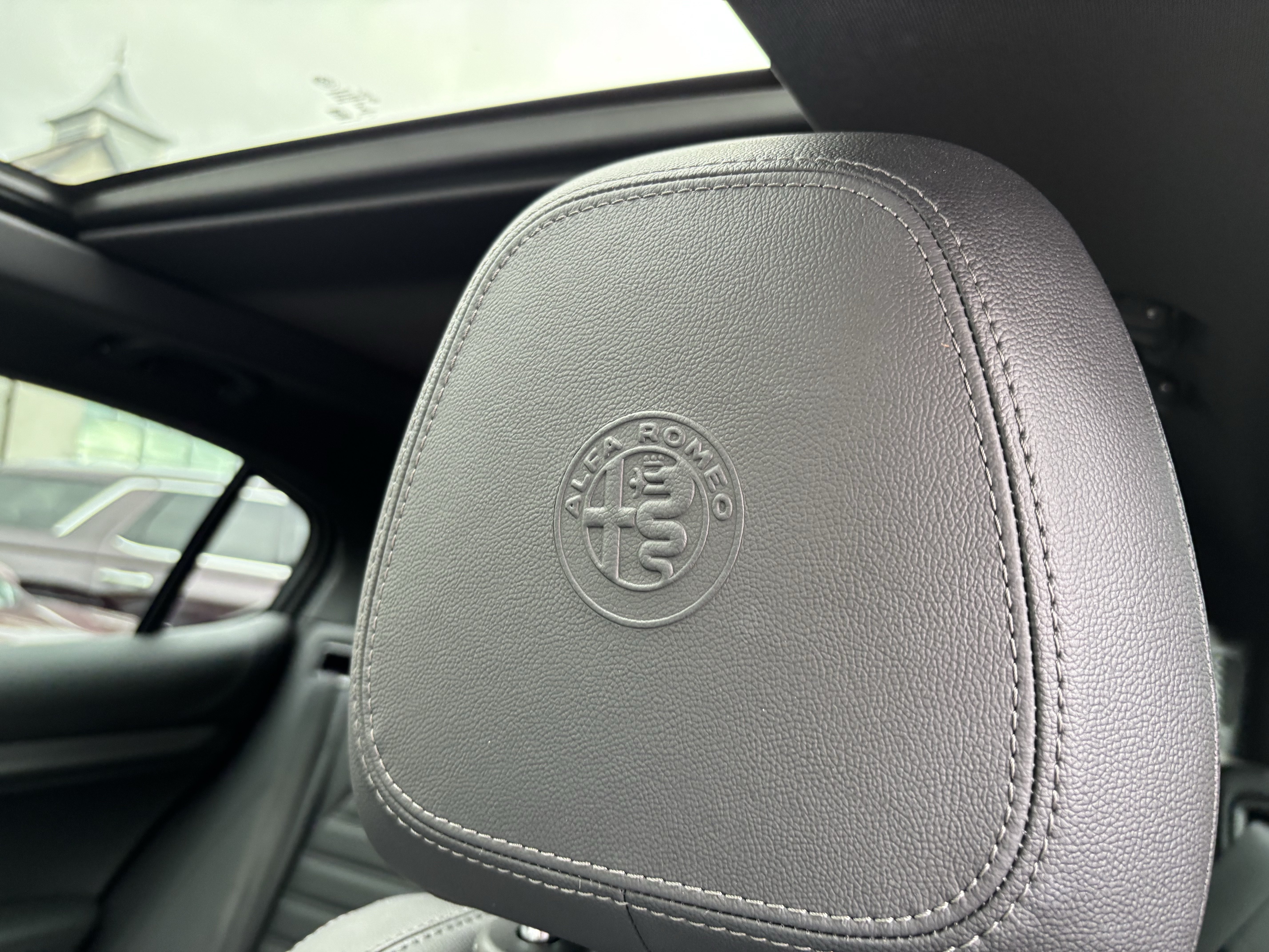 Used 2022 Alfa Romeo Stelvio Veloce AWD/4WD image 16